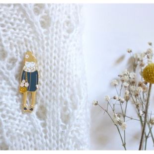 MY LOVELY THING - PIN'S POUPÉE FLEURIE